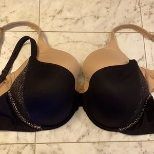 2 Victoria’s Secret bras 34DDD